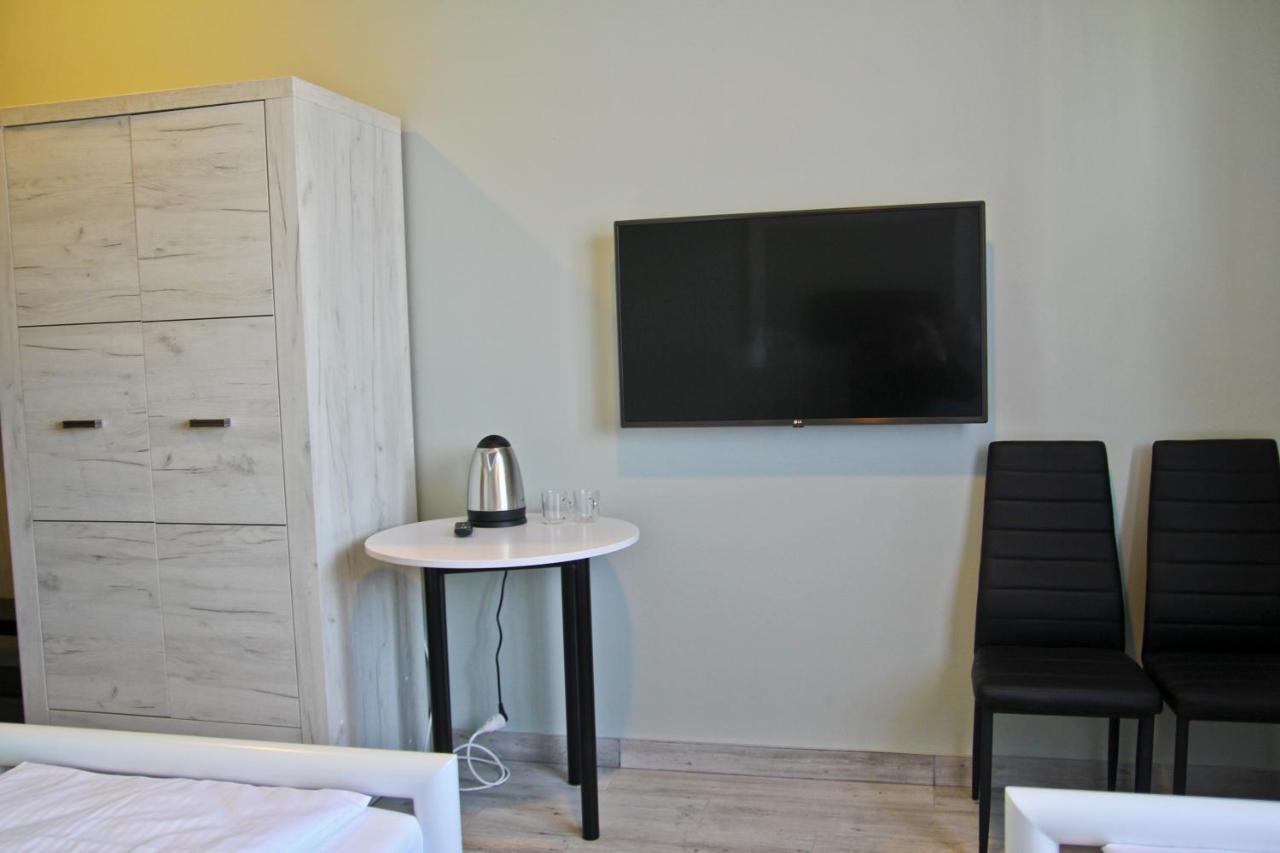 Motel Lunar Oswiecim Bagian luar foto