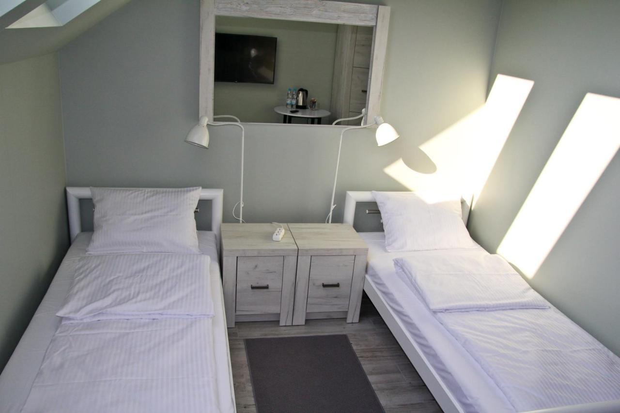 Motel Lunar Oswiecim Bagian luar foto