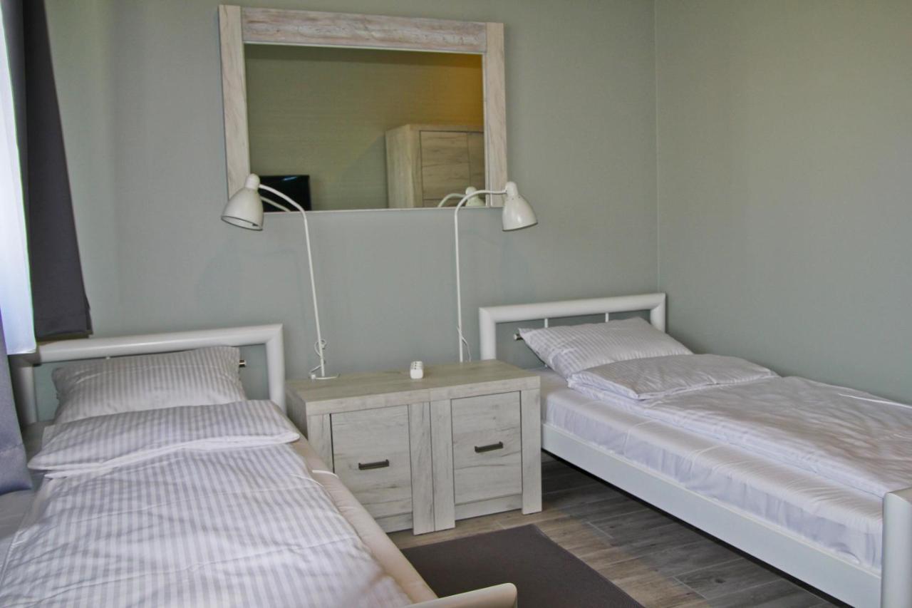 Motel Lunar Oswiecim Bagian luar foto