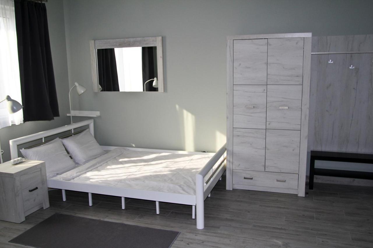 Motel Lunar Oswiecim Bagian luar foto